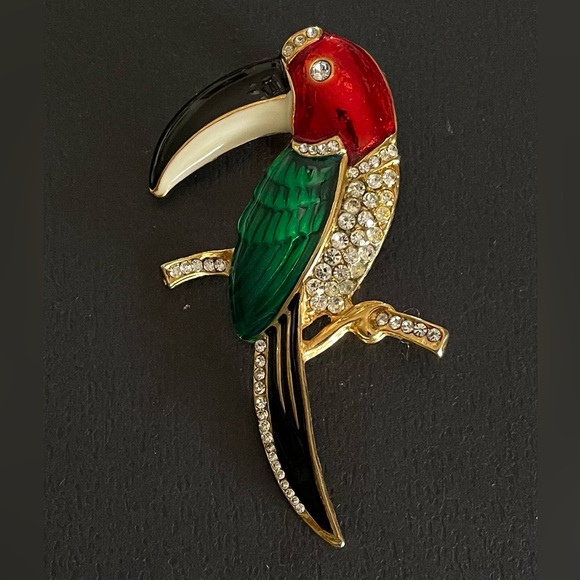 Vintage Jewelry - Vintage Toucan Brooch Enamel and Crystal with Goldtone
